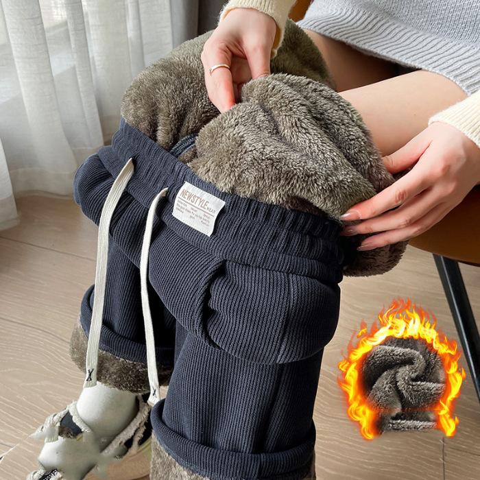 Women s Winter Padded Pants Warm Snow Straight Thickened Pants Outdoor Elastic Waistband Loose Plus Size Comfortable Pants
Women s Winter Padded Pants Warm Snow Straight Thickened Pants Outdoor Elastic Waistband Loose Plus Size Comfortable Pants