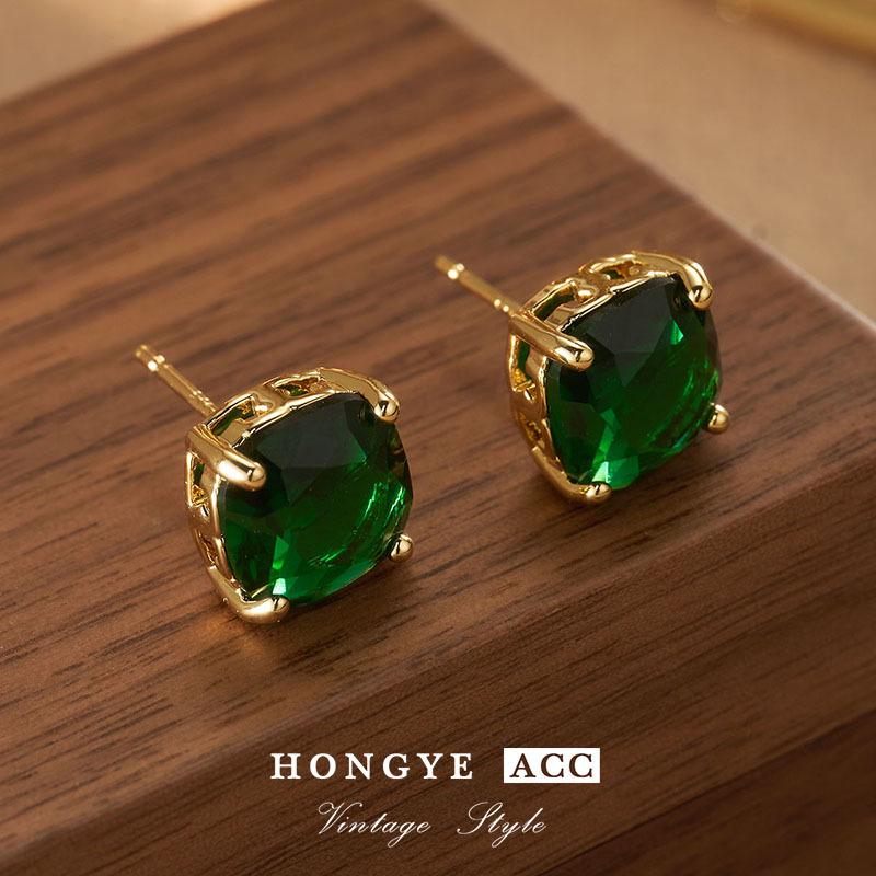 Green Square Crystal Vintage 925 Silver Earrings - Retro Luxury Studs for Women 18K
Green Square Crystal Vintage 925 Silver Earrings - Retro Luxury Studs for Women 18K
