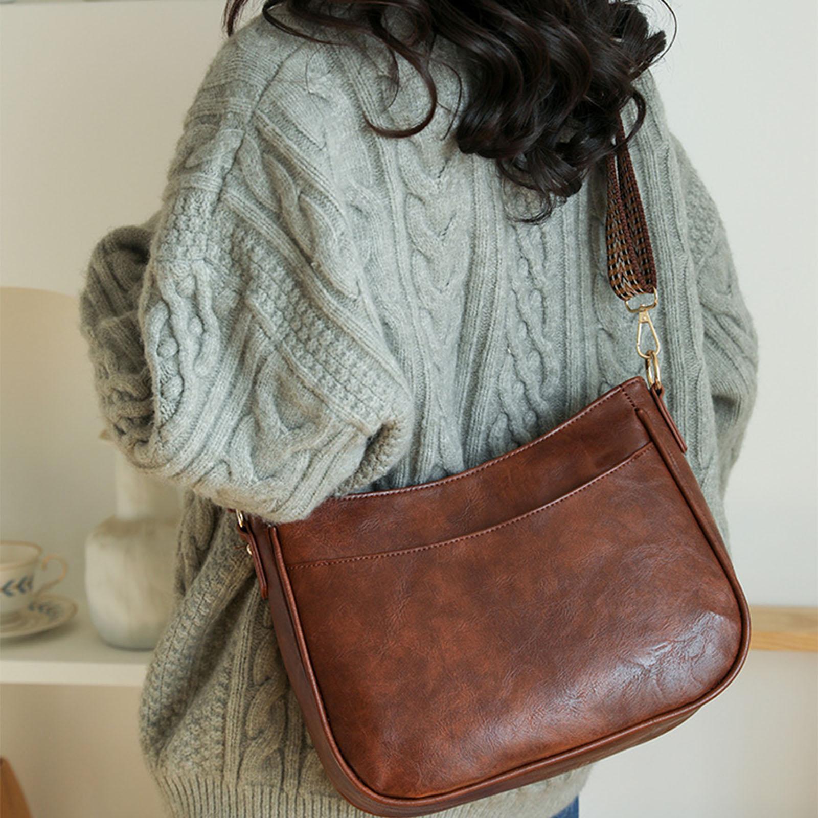 Women Wide Strap Shoulder Bag PU Leather Crossbody Bag Large Capacity Messenger Bag Modern Handbag for Work Travel рожевий
Women Wide Strap Shoulder Bag PU Leather Crossbody Bag Large Capacity Messenger Bag Modern Handbag for Work Travel рожевий