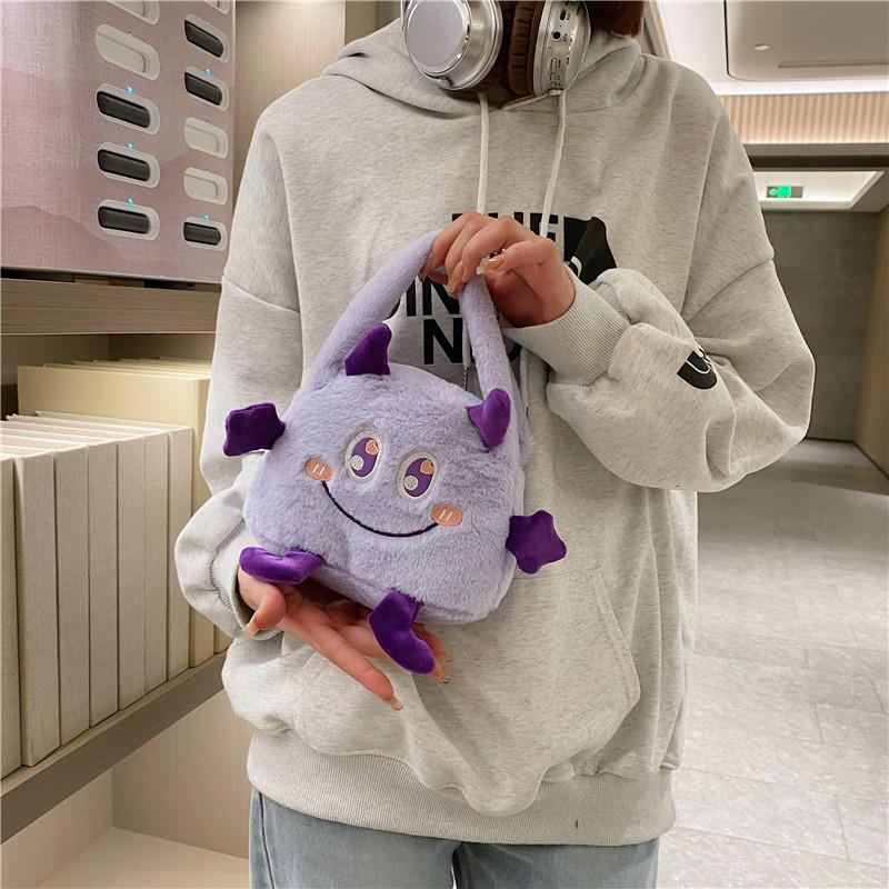Autumn and winter fashion plush cartoon portable little monster three-eyed flip bag large capacity double-sided women s bag storage bag рожевий
Autumn and winter fashion plush cartoon portable little monster three-eyed flip bag large capacity double-sided women s bag storage bag рожевий