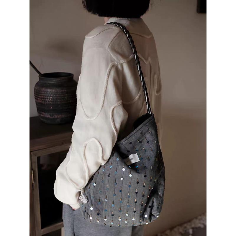Original temperament retro peacock blue sequined hobo bucket girls commuting shoulder crossbody large capacity bag gift
Original temperament retro peacock blue sequined hobo bucket girls commuting shoulder crossbody large capacity bag gift