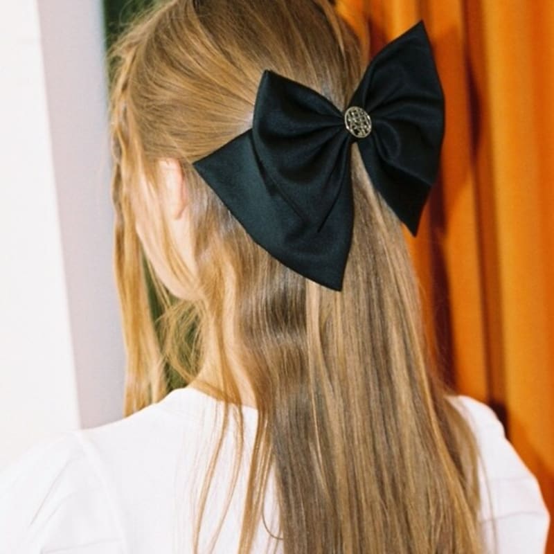 THE ASHLYNN LOGO RIBBON HAIR PIN FREE
THE ASHLYNN LOGO RIBBON HAIR PIN FREE