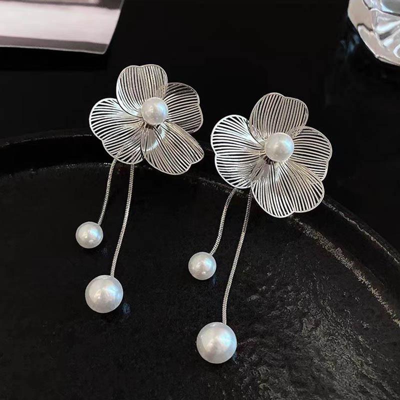 Романтичные длинные серьги-капли с кисточками в виде лепестков цветов для женщин, трендовые серьги-подвески с имитацией жемчуга, свадебные украшения, подарок 
Романтичные длинные серьги-капли с кисточками в виде лепестков цветов для женщин, трендовые серьги-подвески с имитацией жемчуга, свадебные украшения, подарок