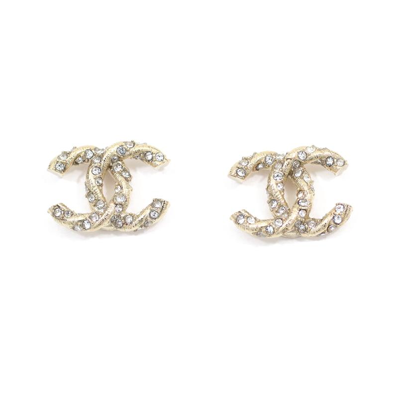 CHANEL Metal Double C Earrings with Diamonds Women s Gold золотий
CHANEL Metal Double C Earrings with Diamonds Women s Gold золотий