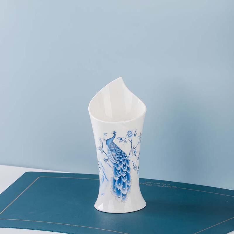 Jingdezhen Blue Peacock Ceramic Chopsticks & Holder Set
Jingdezhen Blue Peacock Ceramic Chopsticks & Holder Set