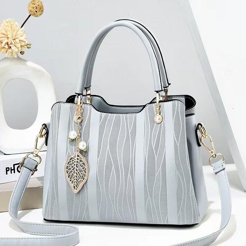 Trendy Crossbody Pu Handbag For Women With Stylish Minimalist Design And Versatile Colors небо синє кольору
Trendy Crossbody Pu Handbag For Women With Stylish Minimalist Design And Versatile Colors небо синє кольору