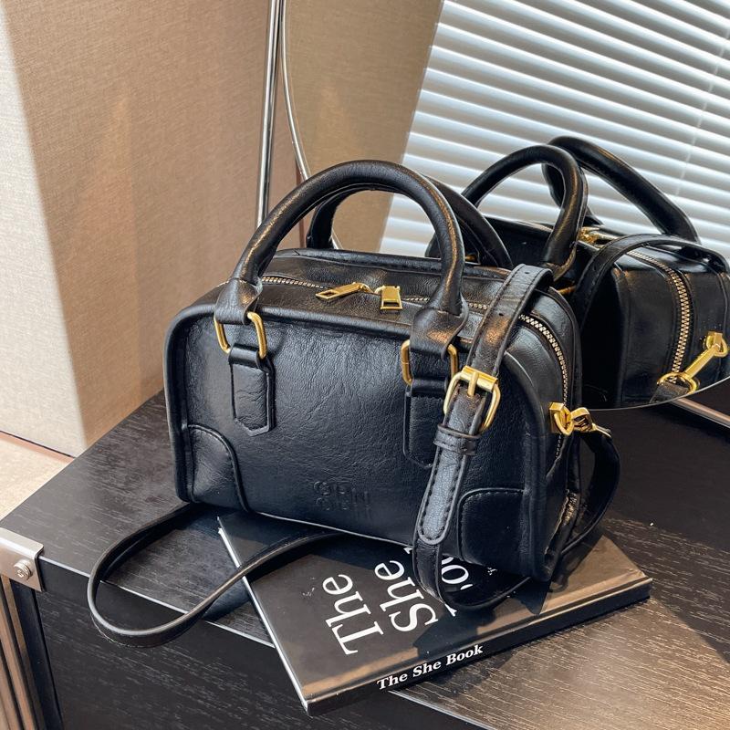 Popular small bags summer and winter versatile new retro fashion shoulder messenger bag portable pillow bag чёрный
Popular small bags summer and winter versatile new retro fashion shoulder messenger bag portable pillow bag чёрный