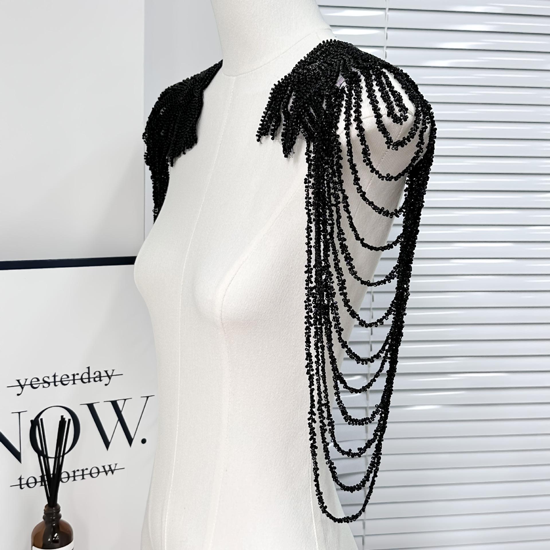 Европейский и американский ретро однотонный с пайетками бисером бахромой на плечо аксессуары для одежды великолепные аксессуары платье декоративные аксессуары
Европейский и американский ретро однотонный с пайетками бисером бахромой на плечо аксессуары для одежды великолепные аксессуары платье декоративные аксессуары