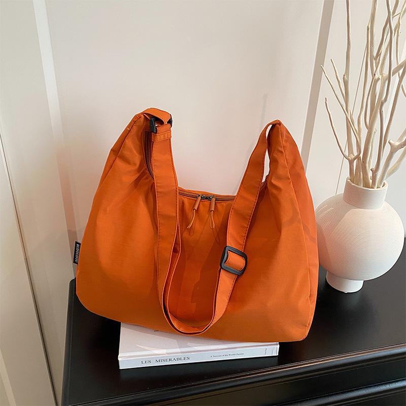 Нишевый дизайн, высокий класс, тренд, модная ленивая сумка через плечо, универсальная повседневная сумка-пельмень через плечо
Нишевый дизайн, высокий класс, тренд, модная ленивая сумка через плечо, универсальная повседневная сумка-пельмень через плечо