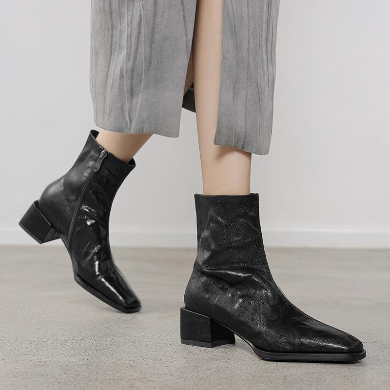 Ботинки на тонком каблуке в стиле «старые деньги», женские остроносые ботильоны на толстом каблуке, ботинки-мартенсы 4,5 см, из мягкой кожи, на плоской подошве, для работы, OL, короткие ботинки 40
Ботинки на тонком каблуке в стиле «старые деньги», женские остроносые ботильоны на толстом каблуке, ботинки-мартенсы 4,5 см, из мягкой кожи, на плоской подошве, для работы, OL, короткие ботинки 40