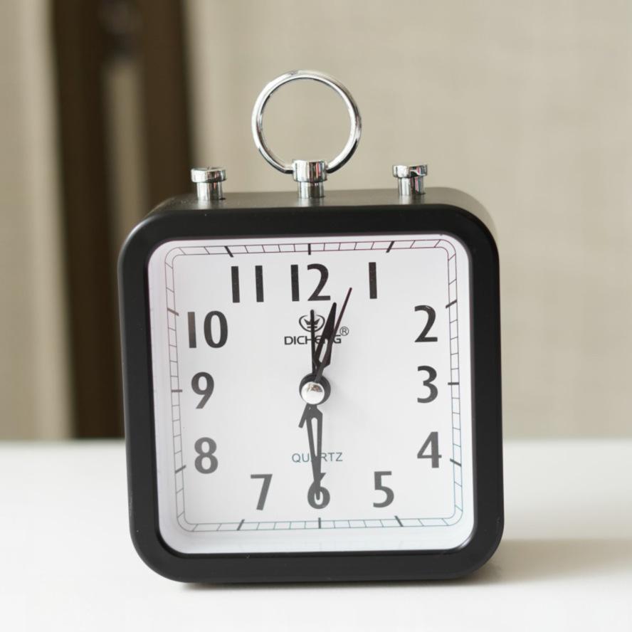 Студенческое общежитие Бесшумный будильник Простые и модные Детские прикроватные Часы-квадрат для гостиной Будильник для спальни Настольные часы
Студенческое общежитие Бесшумный будильник Простые и модные Детские прикроватные Часы-квадрат для гостиной Будильник для спальни Настольные часы