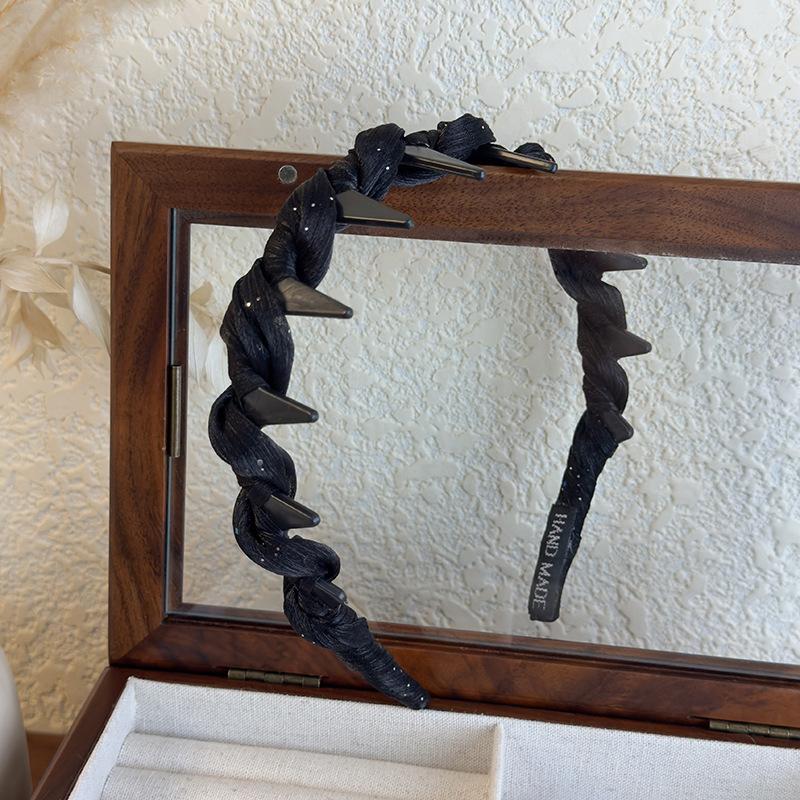 Модные волнообразные повязки на голову для женщин, зубчатые нескользящие повязки для волос, обруч для волос для девочек, повязка на голову для умывания лица, спортивная повязка для волос, аксессуары для волос
Модные волнообразные повязки на голову для женщин, зубчатые нескользящие повязки для волос, обруч для волос для девочек, повязка на голову для умывания лица, спортивная повязка для волос, аксессуары для волос