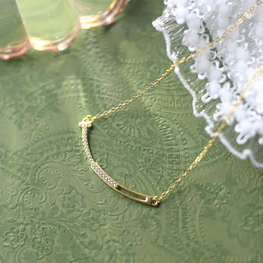 Elegant Gold-Plated S925 Sterling Silver Clavicle Necklace with Diamond Pendant 925 Sterling Silver
Elegant Gold-Plated S925 Sterling Silver Clavicle Necklace with Diamond Pendant 925 Sterling Silver