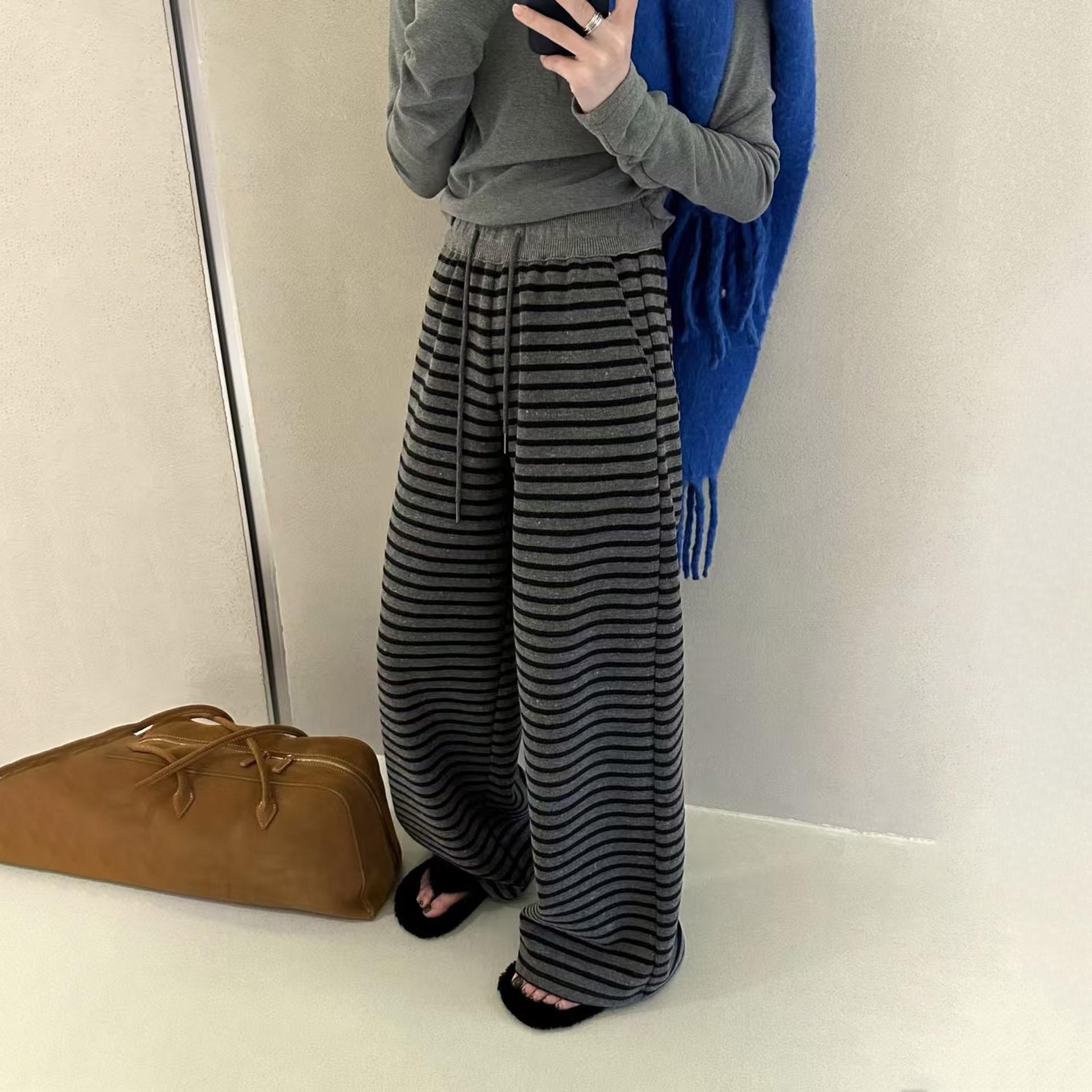 Korean Style Color Block Wide-Leg High-Waist Pants for Women - Autumn/Winter Casual Floor Length, Elastic Waist Small
Korean Style Color Block Wide-Leg High-Waist Pants for Women - Autumn/Winter Casual Floor Length, Elastic Waist Small