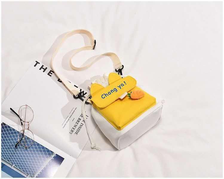 Корейская версия детской сумки 2025 осень и зима сумка через плечо простая кролик сумка через плечо модные мальчики и девочки детские универсальные аксессуары
Корейская версия детской сумки 2025 осень и зима сумка через плечо простая кролик сумка через плечо модные мальчики и девочки детские универсальные аксессуары