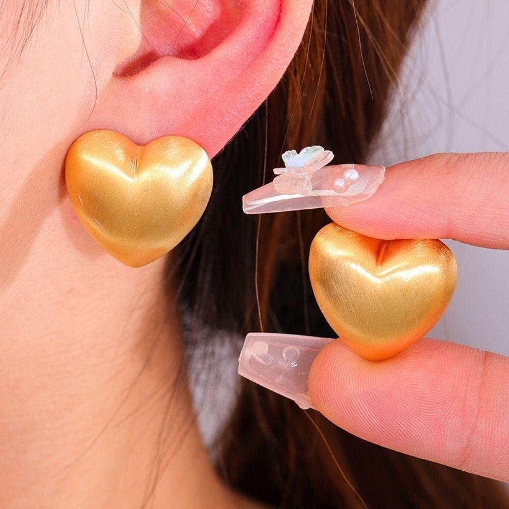 Triangle Simple Metal Earrings Plump Exaggerated Earrings Temperament Geometric Ear Studs Ladies Silver Heart
Triangle Simple Metal Earrings Plump Exaggerated Earrings Temperament Geometric Ear Studs Ladies Silver Heart