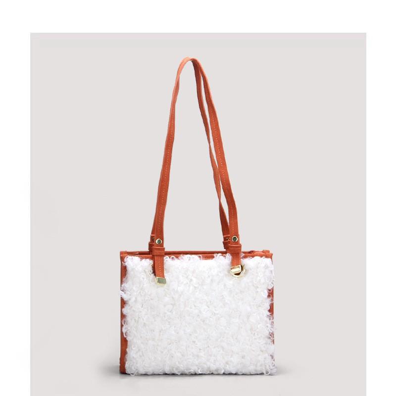 Women s Bag 2025 New Imitation Lamb Hair Tote Niche All-matching Casual Large-capacity One-shoulder Underarm світло-коричневого кольору
Women s Bag 2025 New Imitation Lamb Hair Tote Niche All-matching Casual Large-capacity One-shoulder Underarm світло-коричневого кольору
