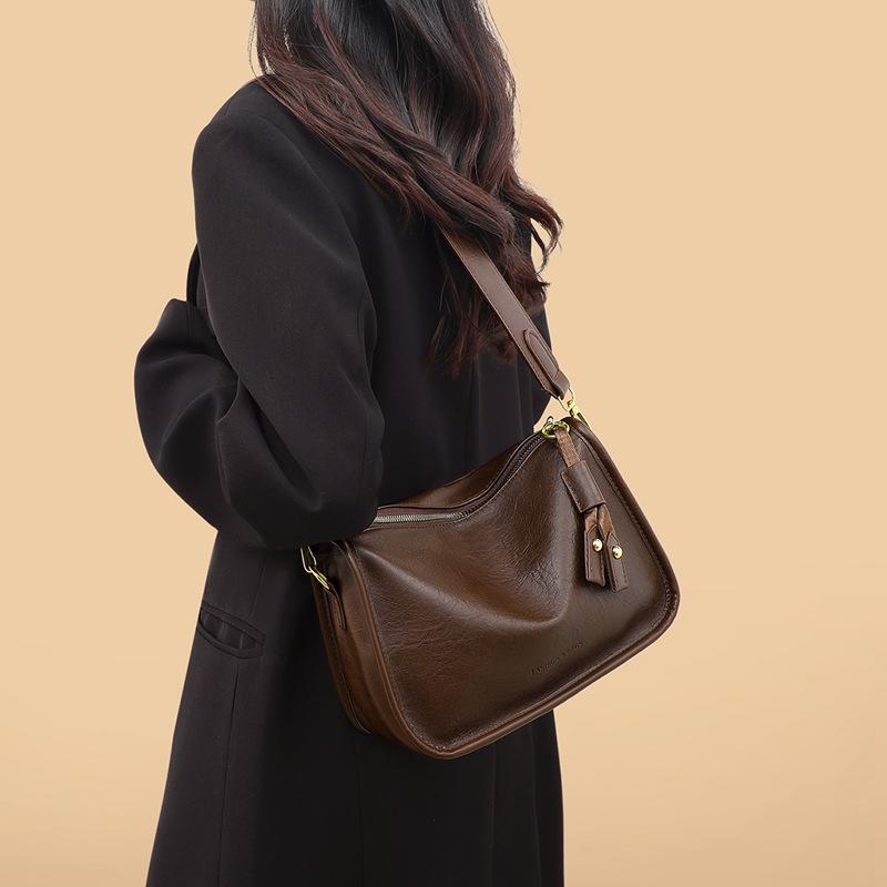 Bag Women s 2025 New Summer Crossbody Women s Bag Premium Retro Premium Shoulder Broadband Pillow Bag Luggage
Bag Women s 2025 New Summer Crossbody Women s Bag Premium Retro Premium Shoulder Broadband Pillow Bag Luggage