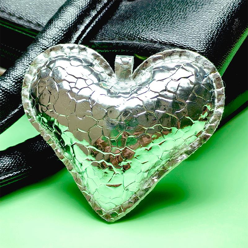 Блестящий объемный брелок в форме звезды и сердца с потрескивающимся узором «рыбья чешуя» и хлопковой набивкой
Блестящий объемный брелок в форме звезды и сердца с потрескивающимся узором «рыбья чешуя» и хлопковой набивкой