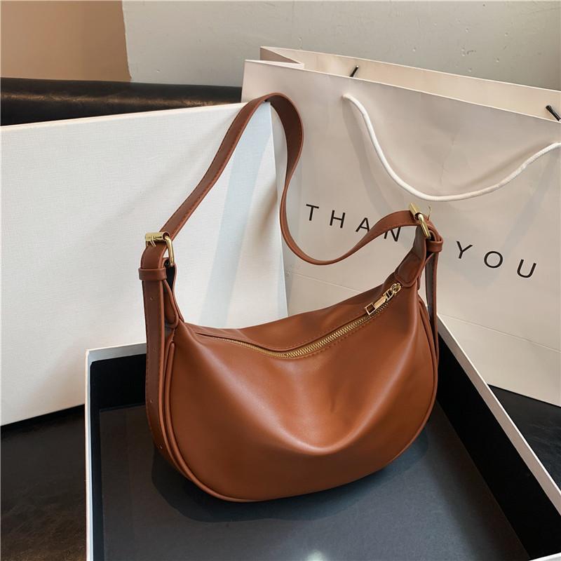 Simple big bag women s 2024 autumn and winter new trendy fashion large capacity shoulder underarm bag portable girl messenger bag коричневий
Simple big bag women s 2024 autumn and winter new trendy fashion large capacity shoulder underarm bag portable girl messenger bag коричневий