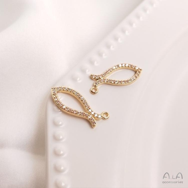 14K Gold-Filled Color-Preserving Zircon Small Fish Pendant Necklace & Earrings Jewelry Set
14K Gold-Filled Color-Preserving Zircon Small Fish Pendant Necklace & Earrings Jewelry Set