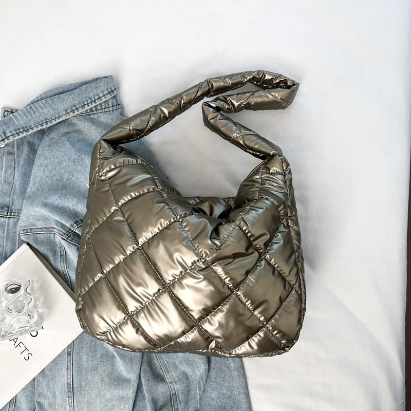 Chic And Versatile White Tote Bag With Zipper Closure Ideal For Everyday Use And Fashion золотий
Chic And Versatile White Tote Bag With Zipper Closure Ideal For Everyday Use And Fashion золотий