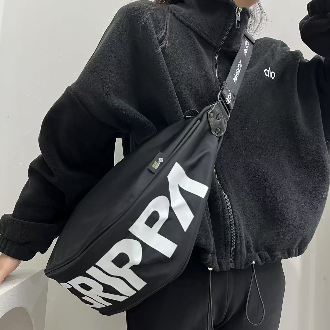 Printed Nylon Oblique Span Bag Oxford Cloth Casual Letter Versatile Commuter Bag
Printed Nylon Oblique Span Bag Oxford Cloth Casual Letter Versatile Commuter Bag