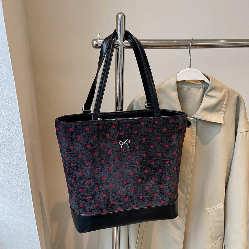 2024 новый женский рюкзак большой вместимости для поездок на работу, повседневная универсальная сумка через плечо, многоцелевая сумка-тоут 37*14*29 чёрный
2024 новый женский рюкзак большой вместимости для поездок на работу, повседневная универсальная сумка через плечо, многоцелевая сумка-тоут 37*14*29 чёрный