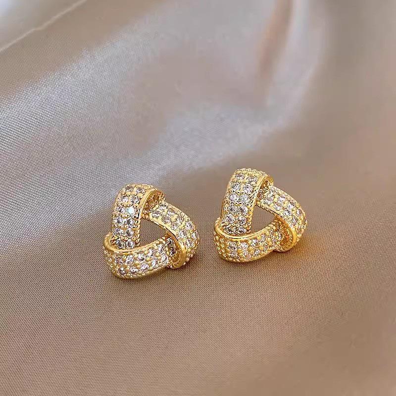 S925 Silver Triangle Micro-Paved Zircon Stud Earrings, Women s Geometric Luxury Gold Ear Jewelry 2024
S925 Silver Triangle Micro-Paved Zircon Stud Earrings, Women s Geometric Luxury Gold Ear Jewelry 2024