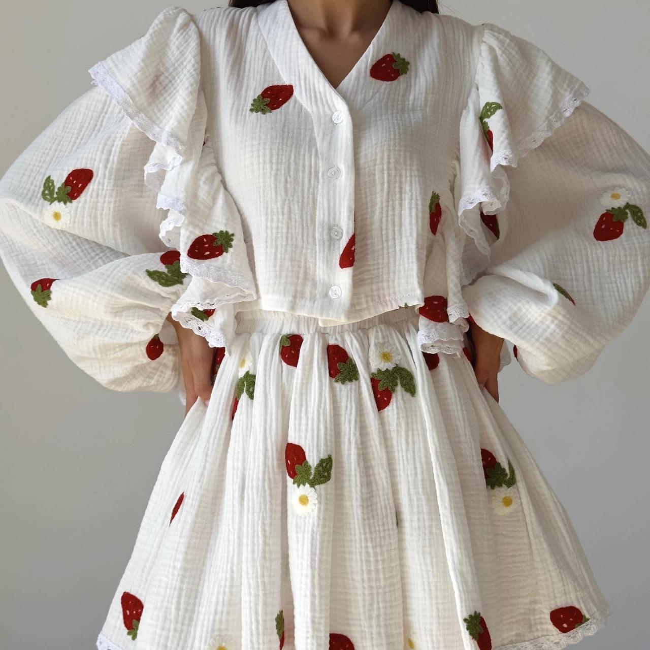Strawberry Print Ruffle Skirt Set - Cotton Linen Home Wear, European & American Style Extra Large
Strawberry Print Ruffle Skirt Set - Cotton Linen Home Wear, European & American Style Extra Large