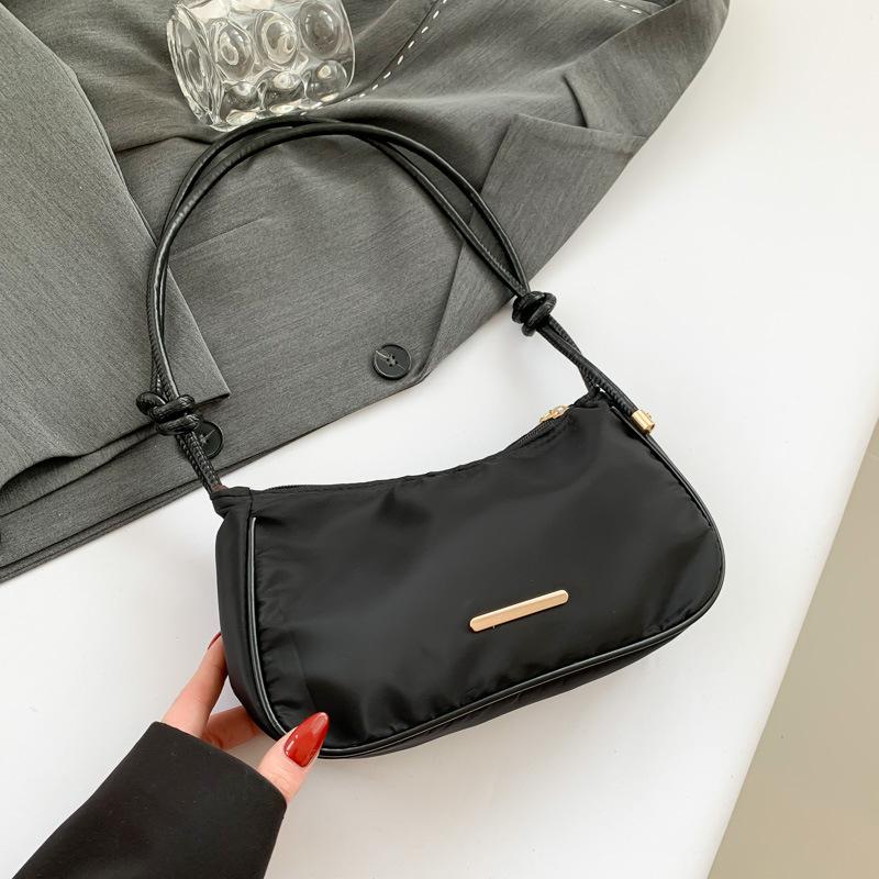 2024 летняя новая легкая и простая маленькая сумка корейской версии нишевая сумка подмышкой простая повседневная сумка через плечо для женщин чёрный