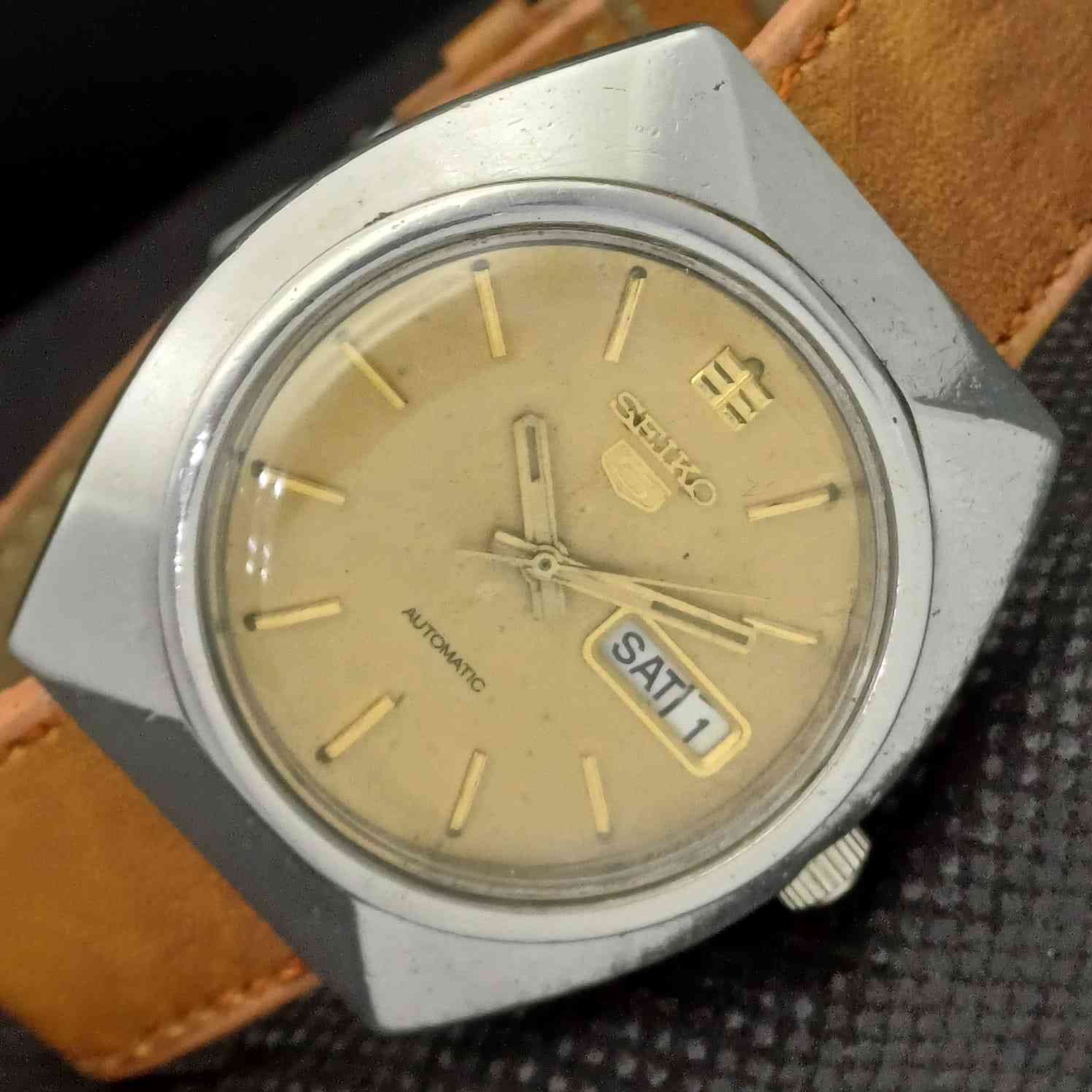 Б/У винтажные мужские часы SEIKO 5 AUTO 6119B из Японии с оригинальным циферблатом D/D 580-a305829-9 SKU580-a305829
Б/У винтажные мужские часы SEIKO 5 AUTO 6119B из Японии с оригинальным циферблатом D/D 580-a305829-9 SKU580-a305829