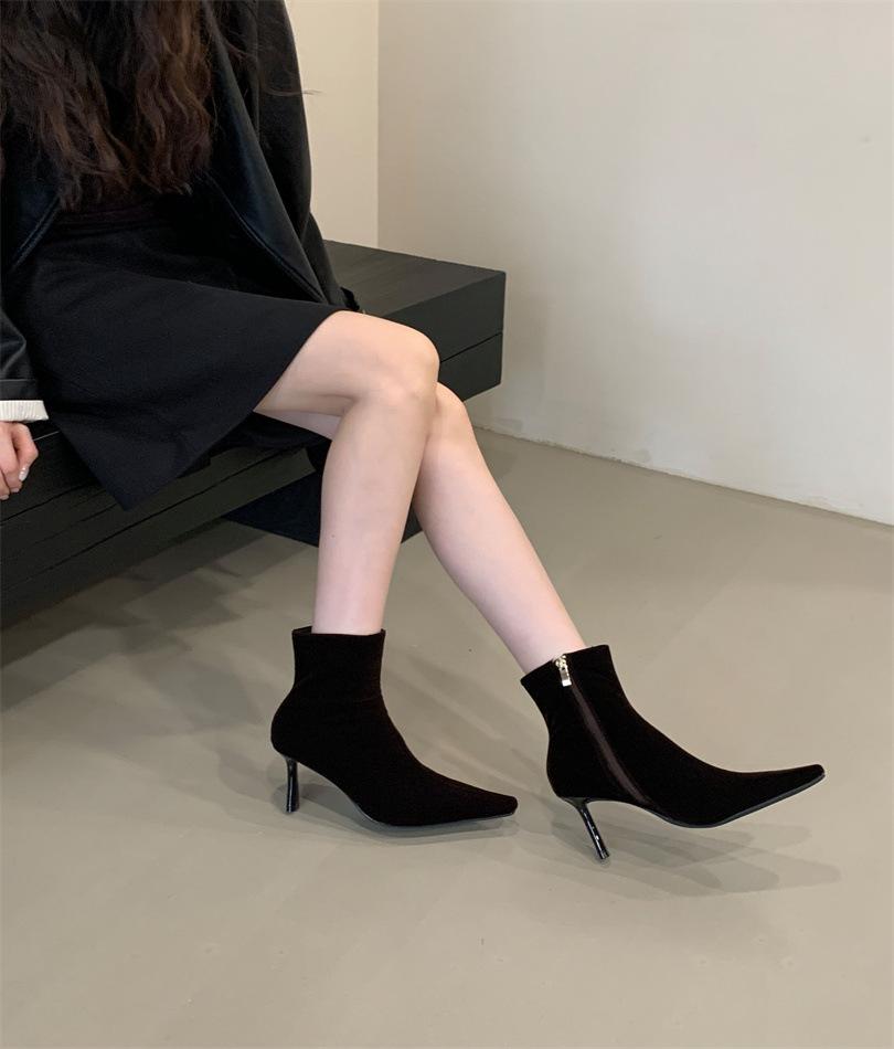 Socks boots pointed thin heel beige Internet celebrity thin boots 2025 autumn and winter new high heel thin elastic short boots women 39 темно-коричневого
Socks boots pointed thin heel beige Internet celebrity thin boots 2025 autumn and winter new high heel thin elastic short boots women 39 темно-коричневого