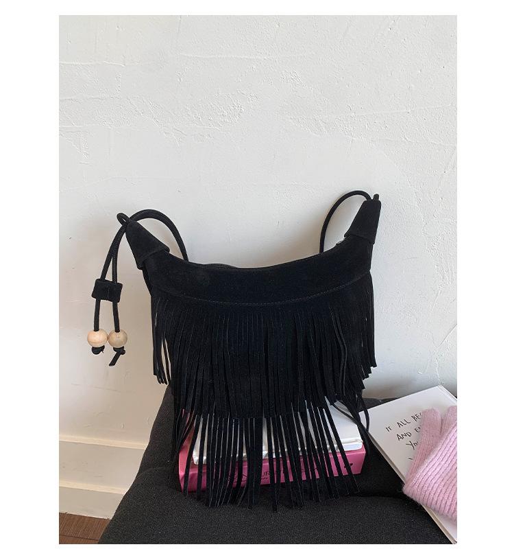 Small bag women s 2025 new Korean version retro fashion shoulder messenger bag niche design texture portable fringed bag чёрный
Small bag women s 2025 new Korean version retro fashion shoulder messenger bag niche design texture portable fringed bag чёрный