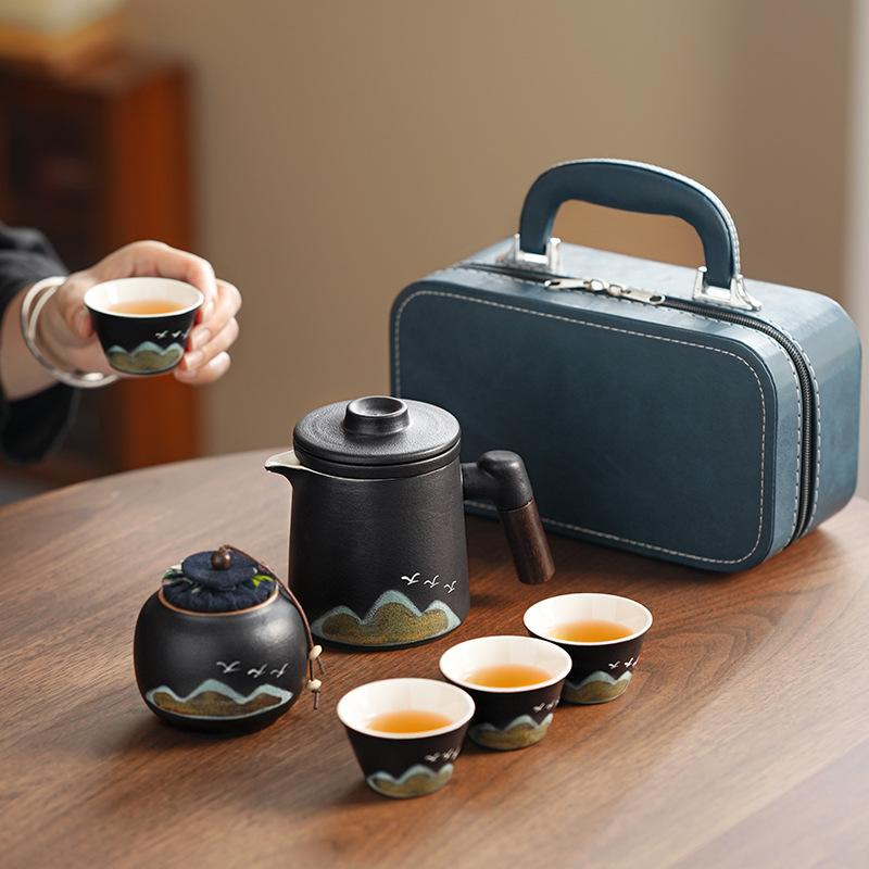 Travel tea set office wooden handle anti-scalding high value Qingshan flying bird outdoor coarse pottery Kuaike cup corporate gift
Travel tea set office wooden handle anti-scalding high value Qingshan flying bird outdoor coarse pottery Kuaike cup corporate gift
