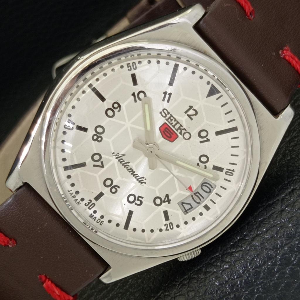 Б/У винтажные мужские часы SEIKO 5 AUTOMATIC 7006A JAPAN с серебряным циферблатом и датой a433502-2 R117-a433502
Б/У винтажные мужские часы SEIKO 5 AUTOMATIC 7006A JAPAN с серебряным циферблатом и датой a433502-2 R117-a433502