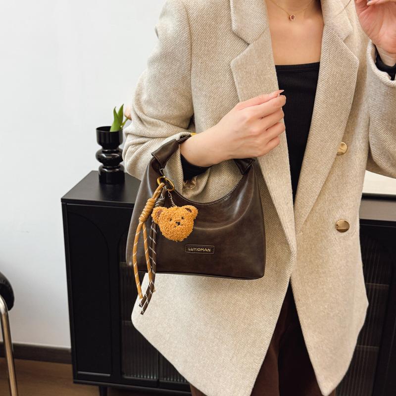 High-end niche bag women s versatile new retro fashion messenger bag women s portable dumpling bag
High-end niche bag women s versatile new retro fashion messenger bag women s portable dumpling bag