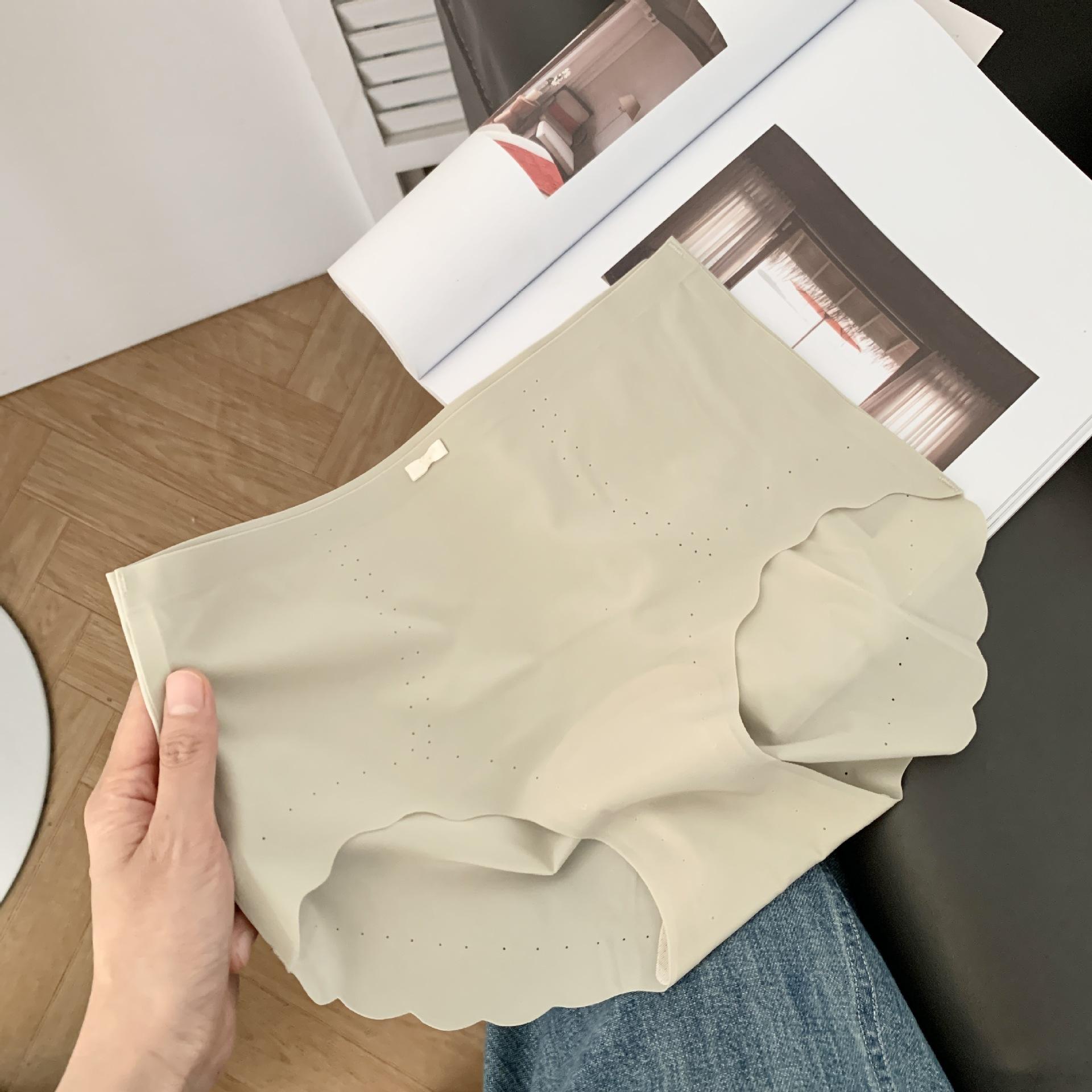 Ladies Summer Speed Dry Ice Silk No Trace Breathable Not Clip Hip Sports Yoga One Piece of Type Middle Waist Triangle Briefs One size зелений
Ladies Summer Speed Dry Ice Silk No Trace Breathable Not Clip Hip Sports Yoga One Piece of Type Middle Waist Triangle Briefs One size зелений
