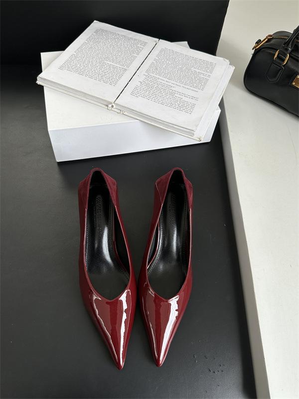 2025 new spring and summer French pointed head thin heel evening wind single shoes women s shoes are not tired of mid-heel shoes 39 бордовий
2025 new spring and summer French pointed head thin heel evening wind single shoes women s shoes are not tired of mid-heel shoes 39 бордовий