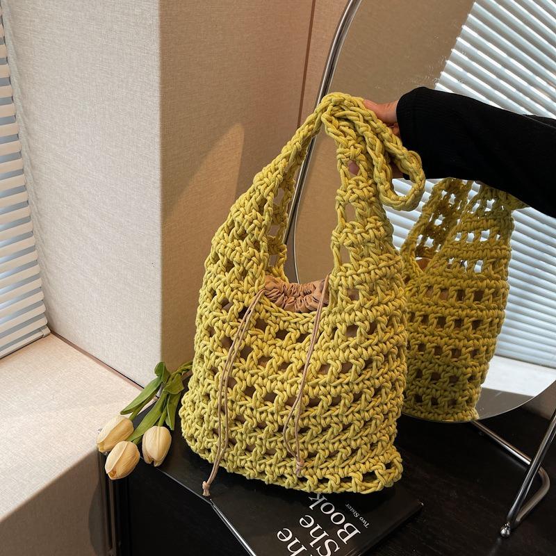 Woven bag vegetable basket shoulder handbag summer new women s bag straw bag beach bucket bag жовтий
Woven bag vegetable basket shoulder handbag summer new women s bag straw bag beach bucket bag жовтий