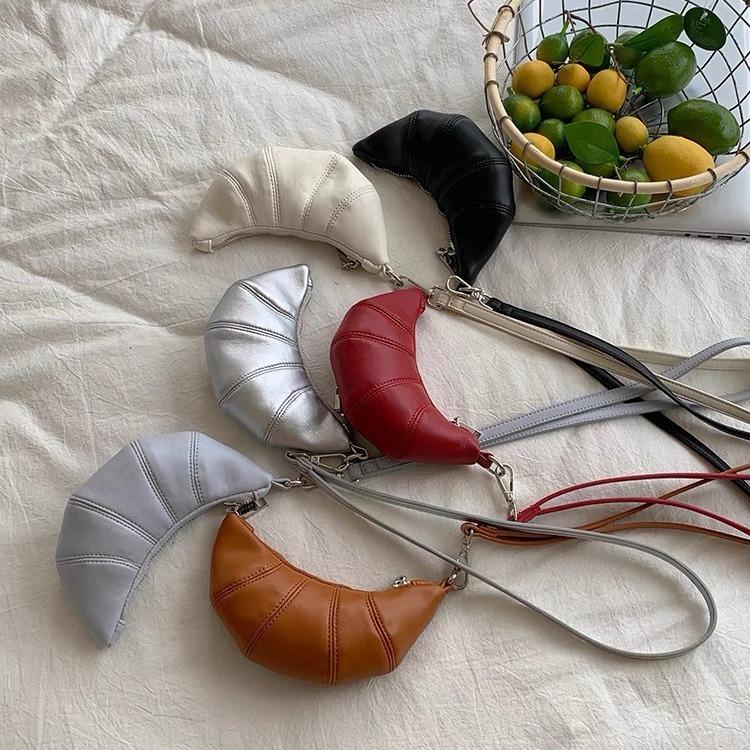 Niche design texture soft leather mini croissant retro exquisite hand lanyard change bag жовтий
Niche design texture soft leather mini croissant retro exquisite hand lanyard change bag жовтий