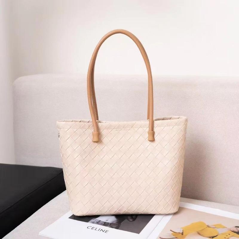 Cowhide bag woven new niche design tote bag large capacity women s leather underarm commuter women s bag 30*11*21cm белый
Cowhide bag woven new niche design tote bag large capacity women s leather underarm commuter women s bag 30*11*21cm белый