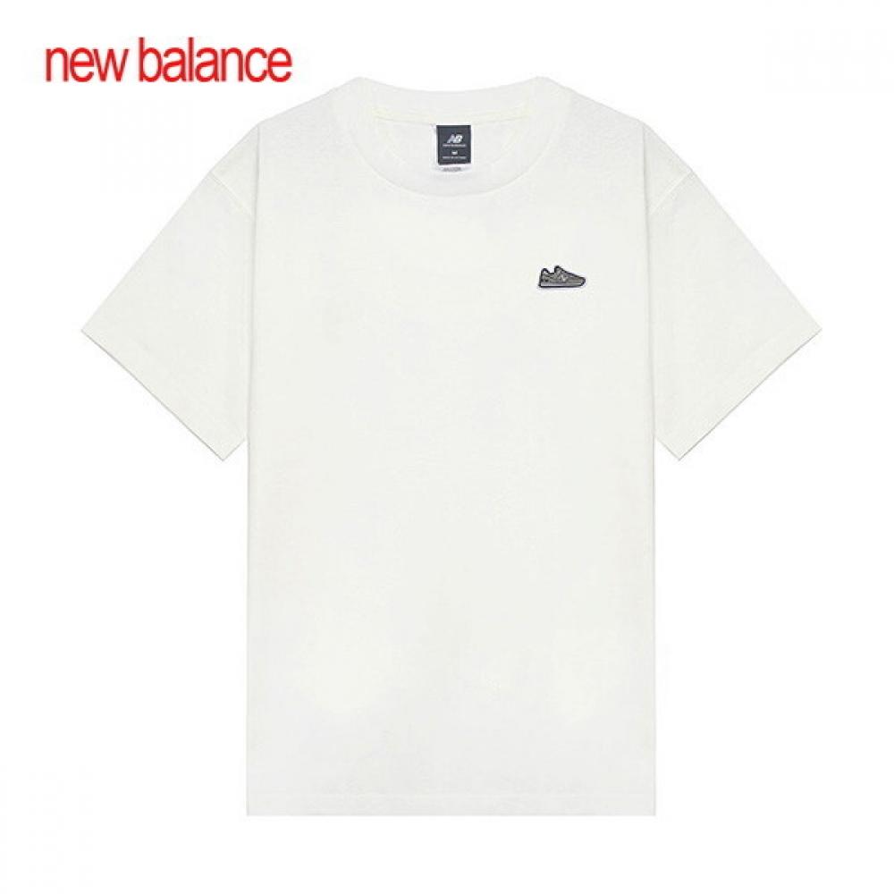 New Balance 574 Patch Logo Men S woMen S Running Suit Short Sleeve Tee Sea Salt mt51962SSt MT51962SST/M (measured 100)
New Balance 574 Patch Logo Men S woMen S Running Suit Short Sleeve Tee Sea Salt mt51962SSt MT51962SST/M (measured 100)