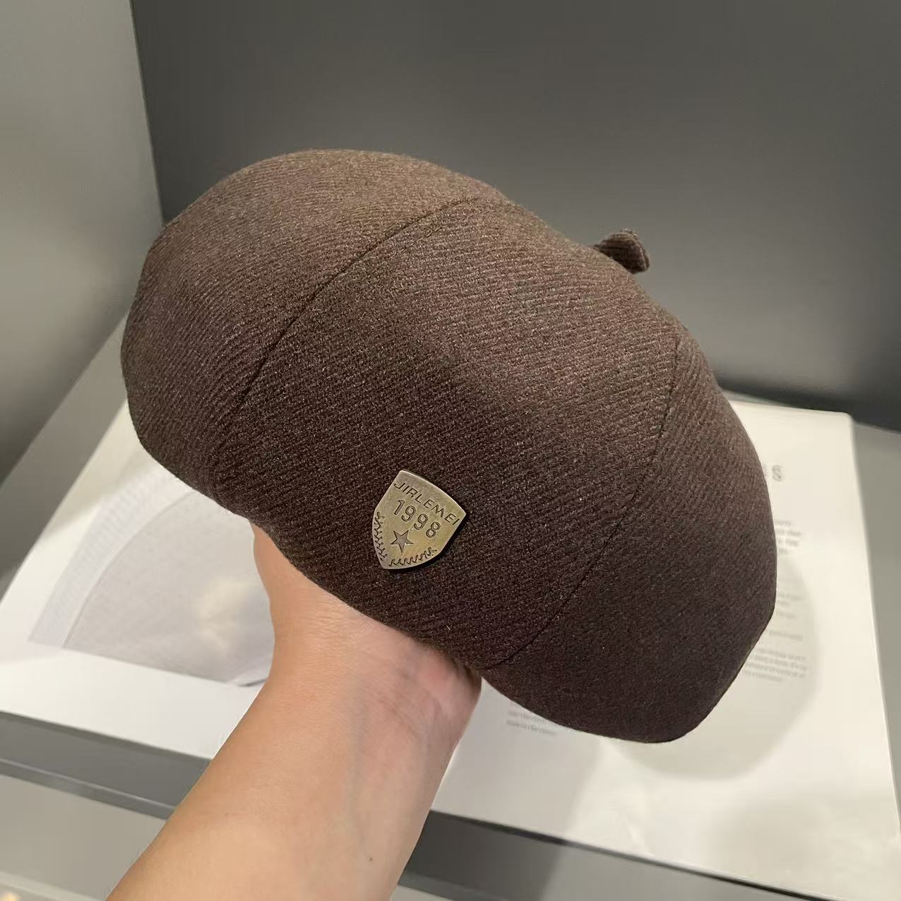 Осень и Зима Ретро Литературная Металлическая Этикетка Лицо Маленькая Восьмиугольная Шляпа Бутон Художника Шляпа Газетчика Женская Шляпа M(56-58cm)
Осень и Зима Ретро Литературная Металлическая Этикетка Лицо Маленькая Восьмиугольная Шляпа Бутон Художника Шляпа Газетчика Женская Шляпа M(56-58cm)