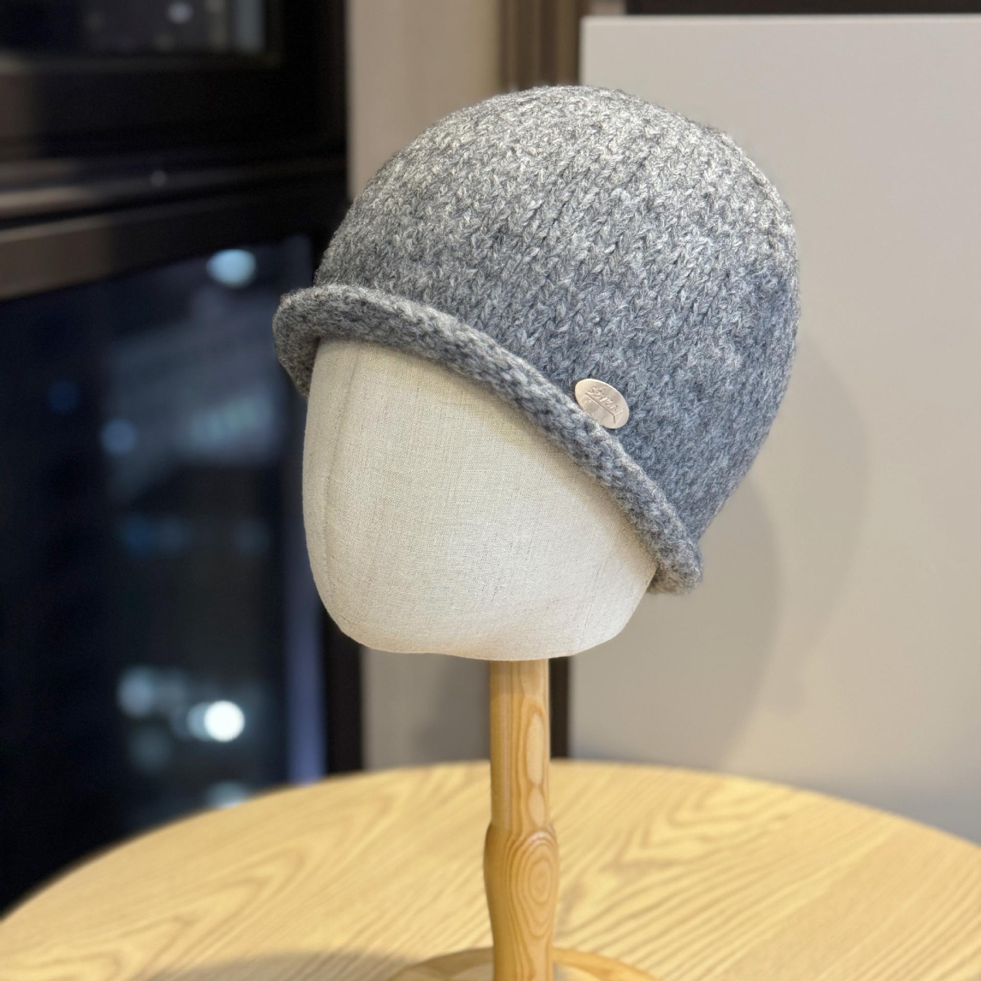New versatile solid color rolled-edge woolen hat for women, autumn and winter warm ear-protecting cold weather hat, Korean style casual short knitted Adult54-60Average Size сірий колір
New versatile solid color rolled-edge woolen hat for women, autumn and winter warm ear-protecting cold weather hat, Korean style casual short knitted Adult54-60Average Size сірий колір