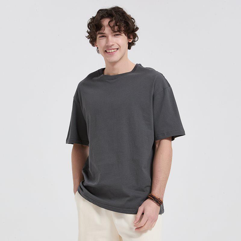 High-Quality Men s 220g Combed Cotton Short Sleeve Tee with Slightly Dropped Shoulders - Summer 2026 Collection L
High-Quality Men s 220g Combed Cotton Short Sleeve Tee with Slightly Dropped Shoulders - Summer 2026 Collection L
