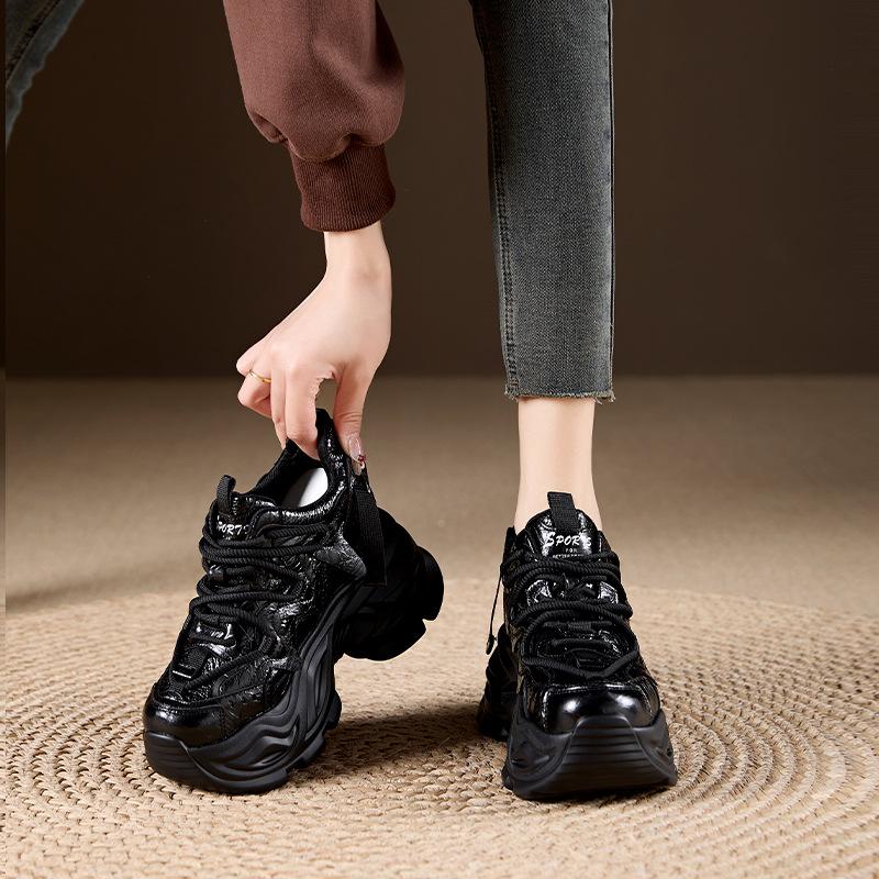 Женские кроссовки на платформе, увеличивающие рост, весна, новая мода, легкие, повседневные, спортивные, женские, универсальные 39 чёрный
Женские кроссовки на платформе, увеличивающие рост, весна, новая мода, легкие, повседневные, спортивные, женские, универсальные 39 чёрный