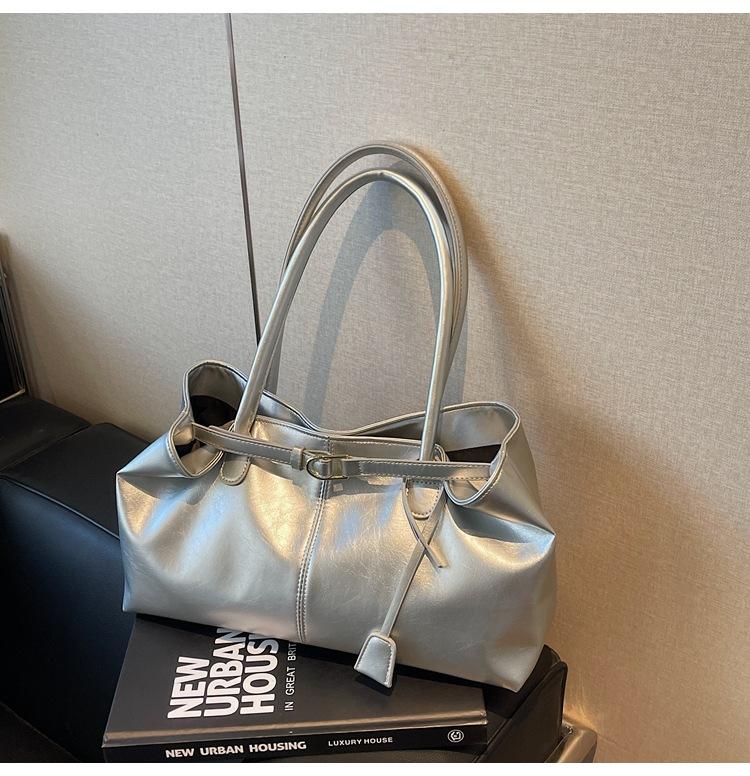 Ретро сумка женская большой вместимости 2025 новая весна и лето повседневная на плечо подмышку сумка плиссированная сумка-тоут серебряный
Ретро сумка женская большой вместимости 2025 новая весна и лето повседневная на плечо подмышку сумка плиссированная сумка-тоут серебряный