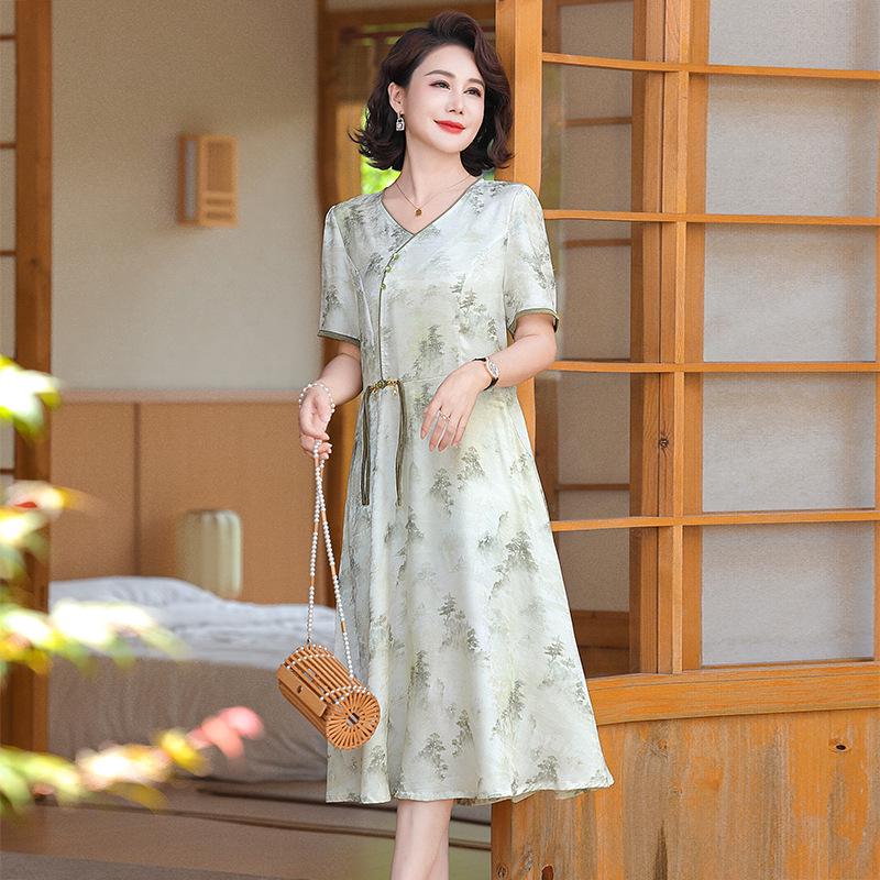 Stylish Chiffon Midi Dress for Middle-aged Women: New Chinese Summer Fashion XXL (105-122 lbs) светло-зеленый
Stylish Chiffon Midi Dress for Middle-aged Women: New Chinese Summer Fashion XXL (105-122 lbs) светло-зеленый