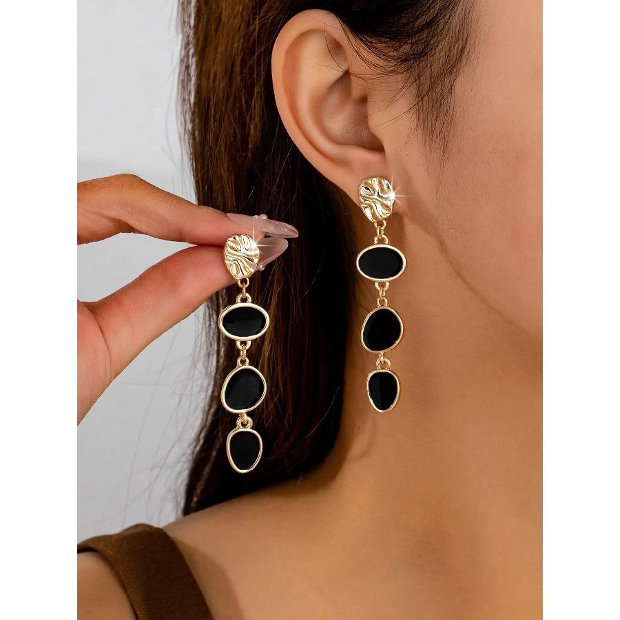 A Pair of Trendy Casual Fashion Oil-Drip Elegant and Versatile Women s Earrings чорний
A Pair of Trendy Casual Fashion Oil-Drip Elegant and Versatile Women s Earrings чорний